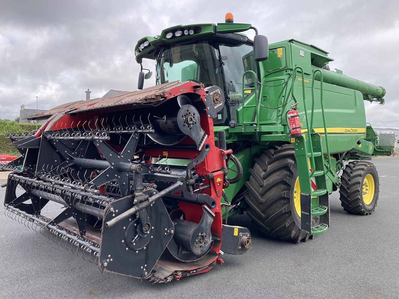 Mähdrescher van het type John Deere T660, Gebrauchtmaschine in TREMEUR (Foto 1)