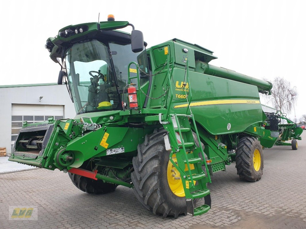 Mähdrescher du type John Deere T660i mit 730PF, Gebrauchtmaschine en Schenkenberg (Photo 1)