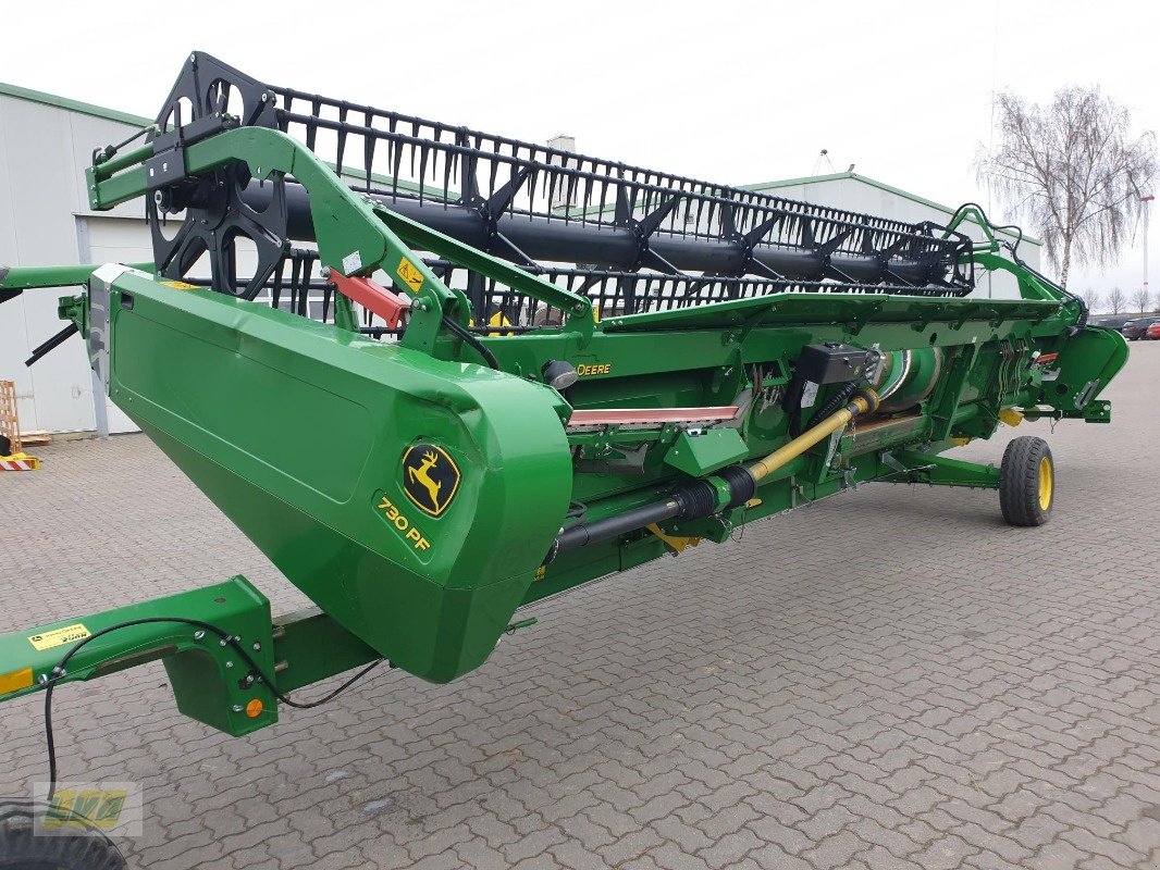 Mähdrescher du type John Deere T660i mit 730PF, Gebrauchtmaschine en Schenkenberg (Photo 17)