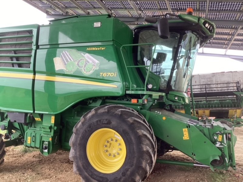 Mähdrescher du type John Deere T670 HM, Gebrauchtmaschine en CHAUMESNIL (Photo 3)