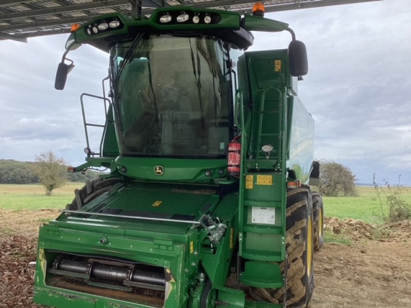 Mähdrescher of the type John Deere T670 HM, Gebrauchtmaschine in CHAUMESNIL (Picture 1)