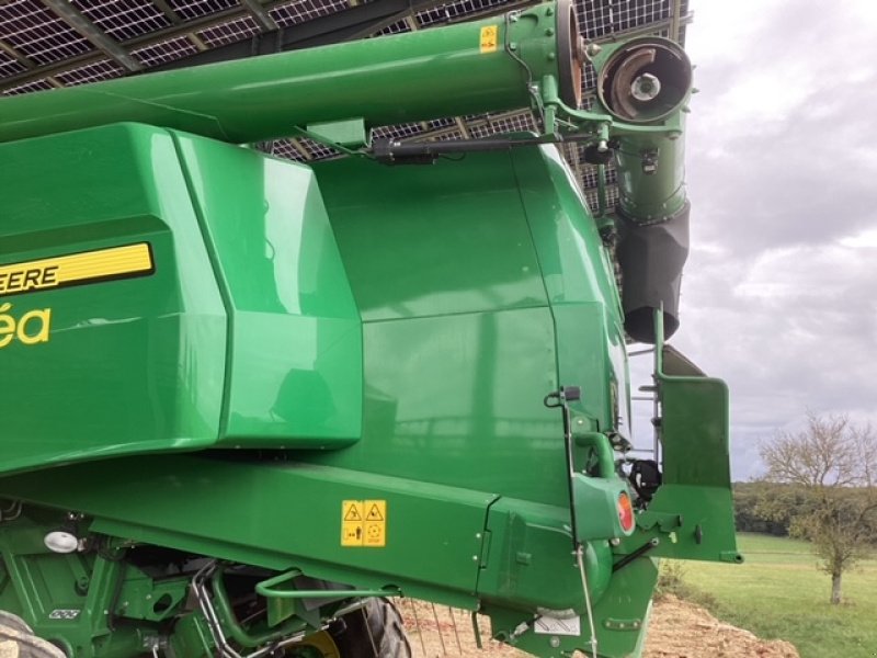 Mähdrescher van het type John Deere T670 HM, Gebrauchtmaschine in CHAUMESNIL (Foto 11)