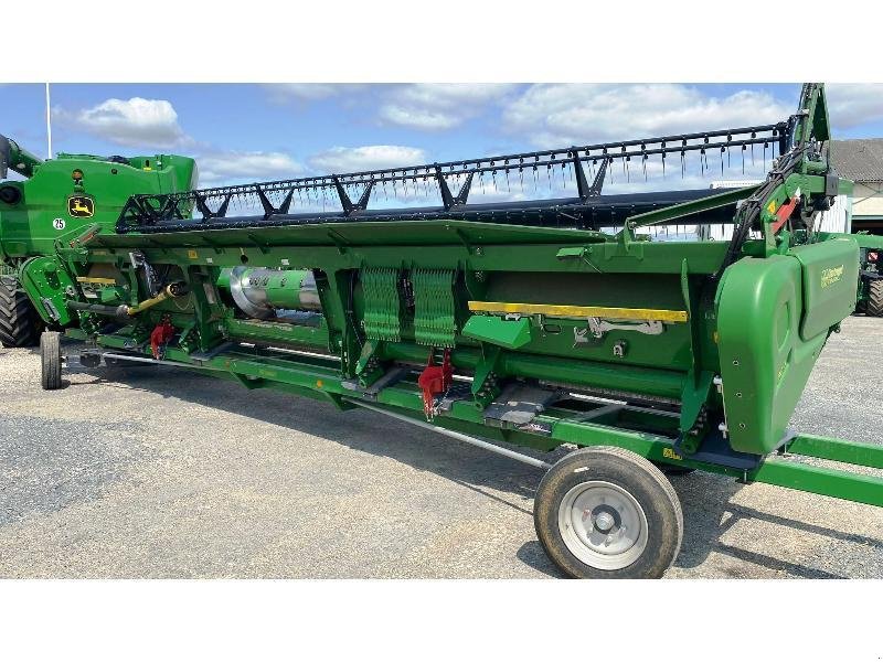 Mähdrescher van het type John Deere T670, Gebrauchtmaschine in SAINT-GERMAIN DU PUY (Foto 6)