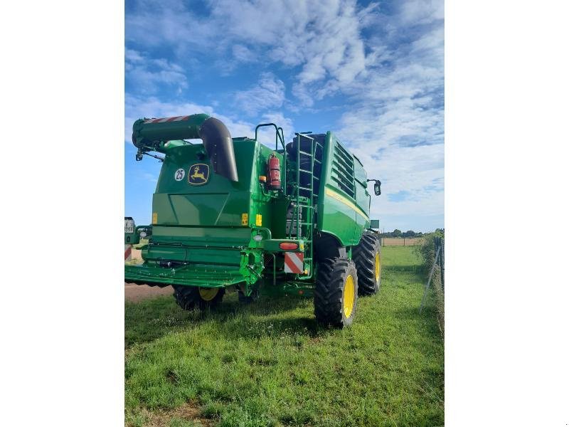 Mähdrescher typu John Deere T670, Gebrauchtmaschine v SAINT-GERMAIN DU PUY (Obrázek 4)