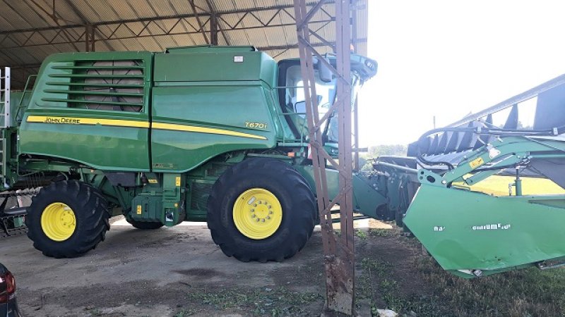 Mähdrescher van het type John Deere T670, Gebrauchtmaschine in LE PONT CHRETIEN (Foto 2)