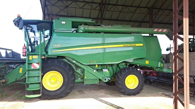 Mähdrescher van het type John Deere T670, Gebrauchtmaschine in LE PONT CHRETIEN (Foto 1)