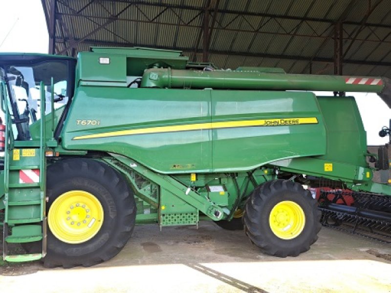 Mähdrescher du type John Deere T670, Gebrauchtmaschine en LE PONT CHRETIEN