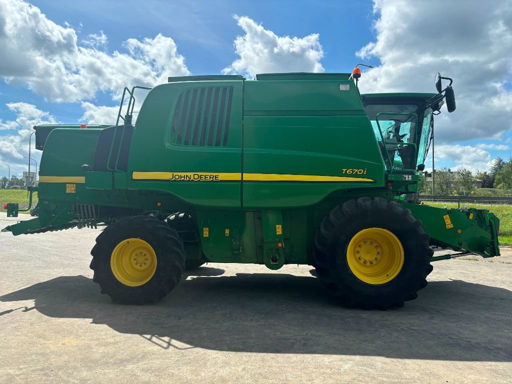 Mähdrescher типа John Deere T670I, Gebrauchtmaschine в Baillonville (Фотография 4)