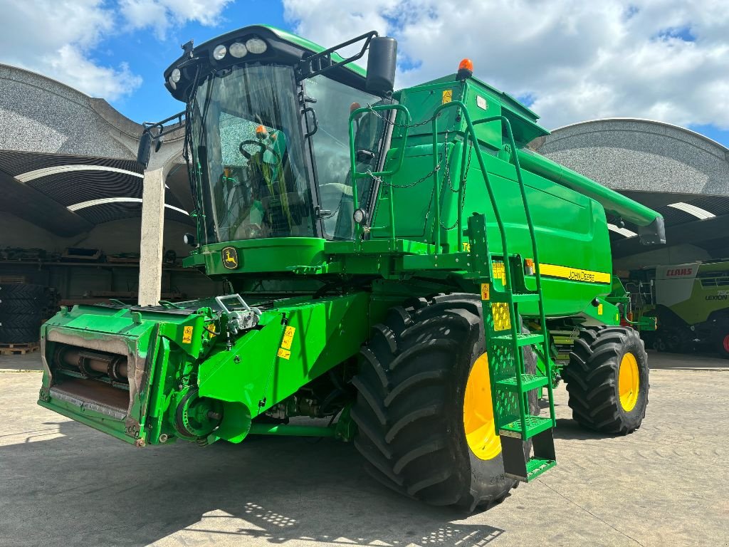 Mähdrescher van het type John Deere T670I, Gebrauchtmaschine in Baillonville (Foto 1)