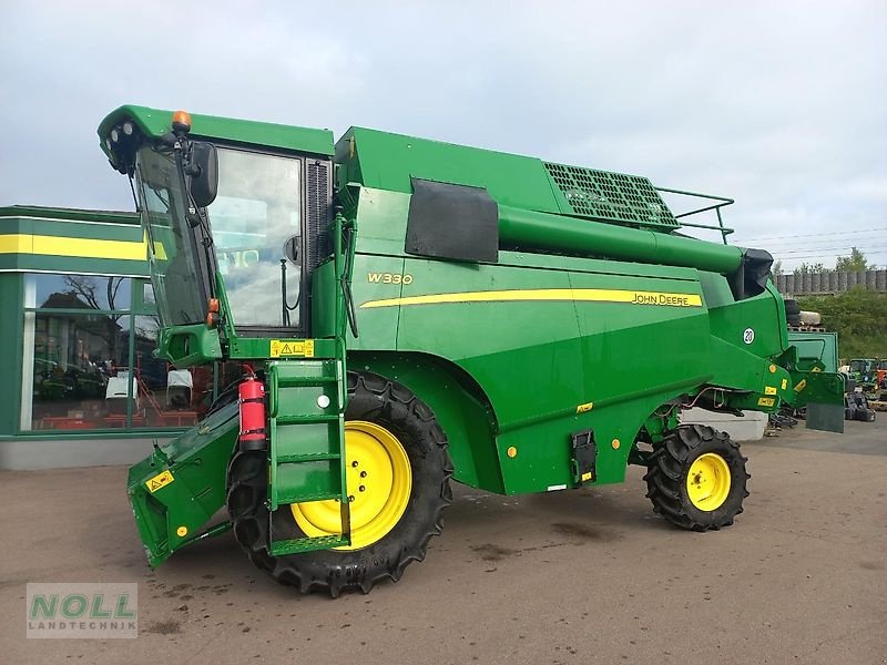 Mähdrescher des Typs John Deere W 330, Gebrauchtmaschine in Limburg (Bild 1)