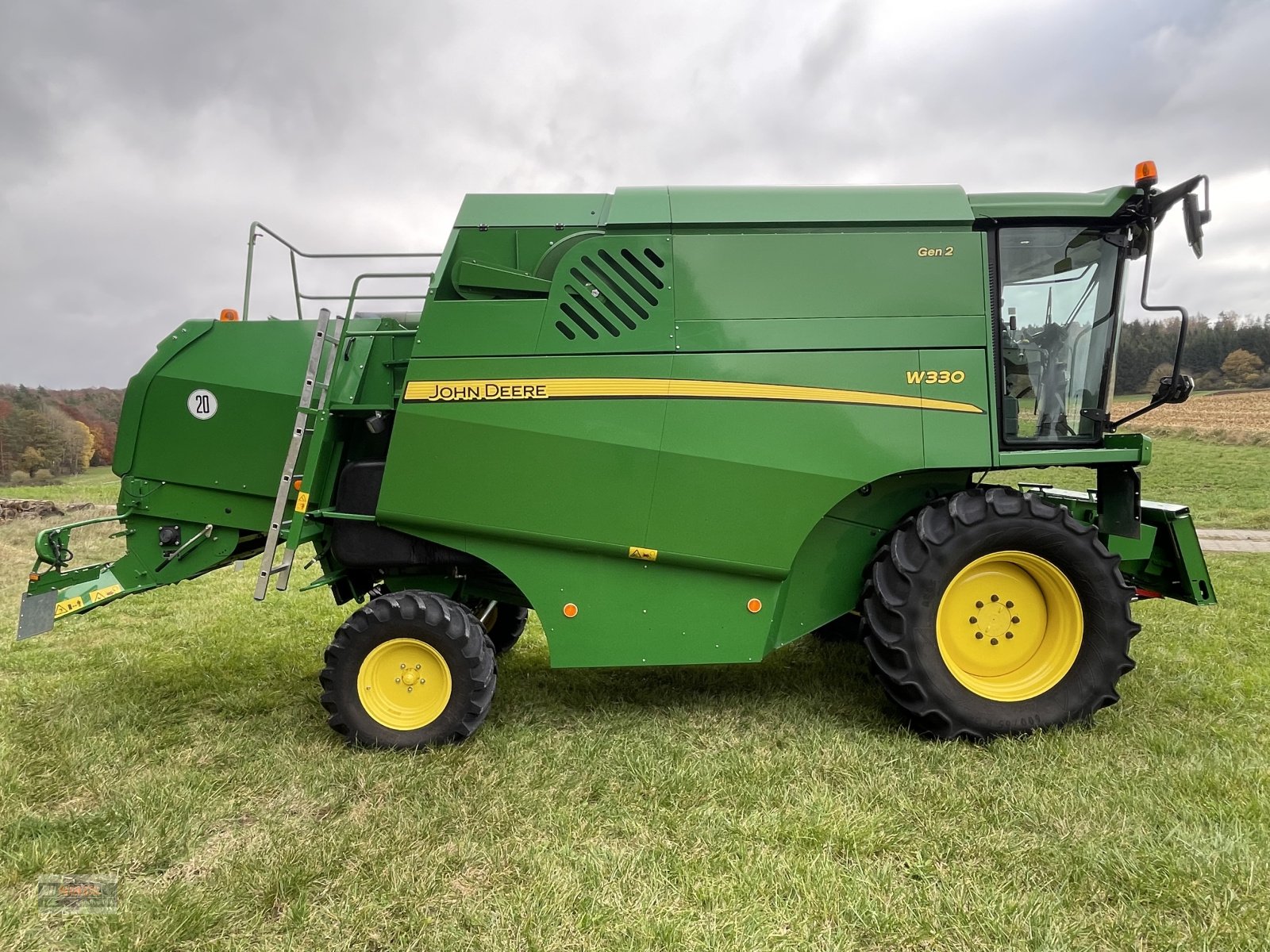 Mähdrescher van het type John Deere W330 - Außenbreite 2.99m, Gebrauchtmaschine in Lichtenfels (Foto 4)