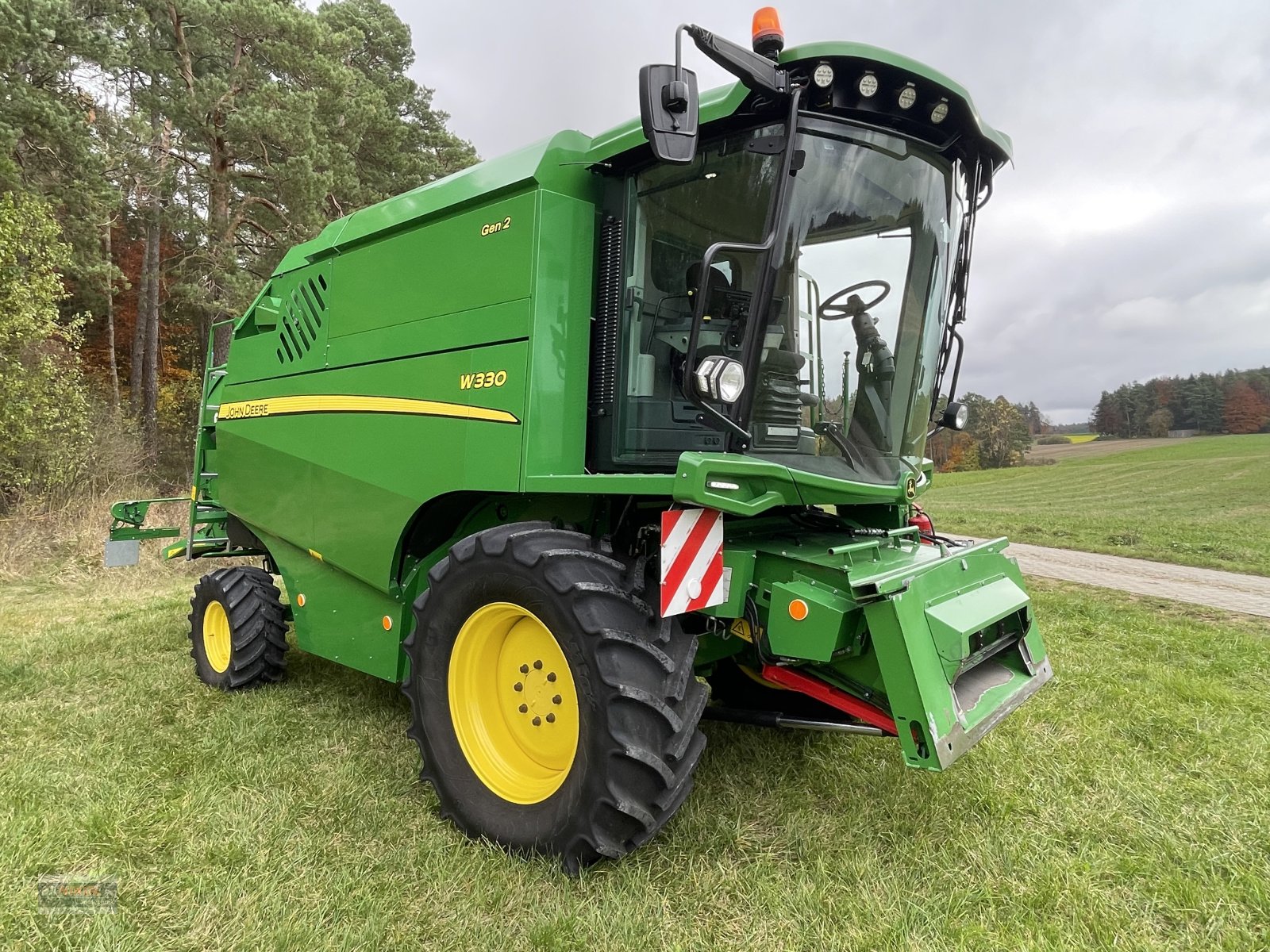 Mähdrescher van het type John Deere W330 - Außenbreite 2.99m, Gebrauchtmaschine in Lichtenfels (Foto 5)