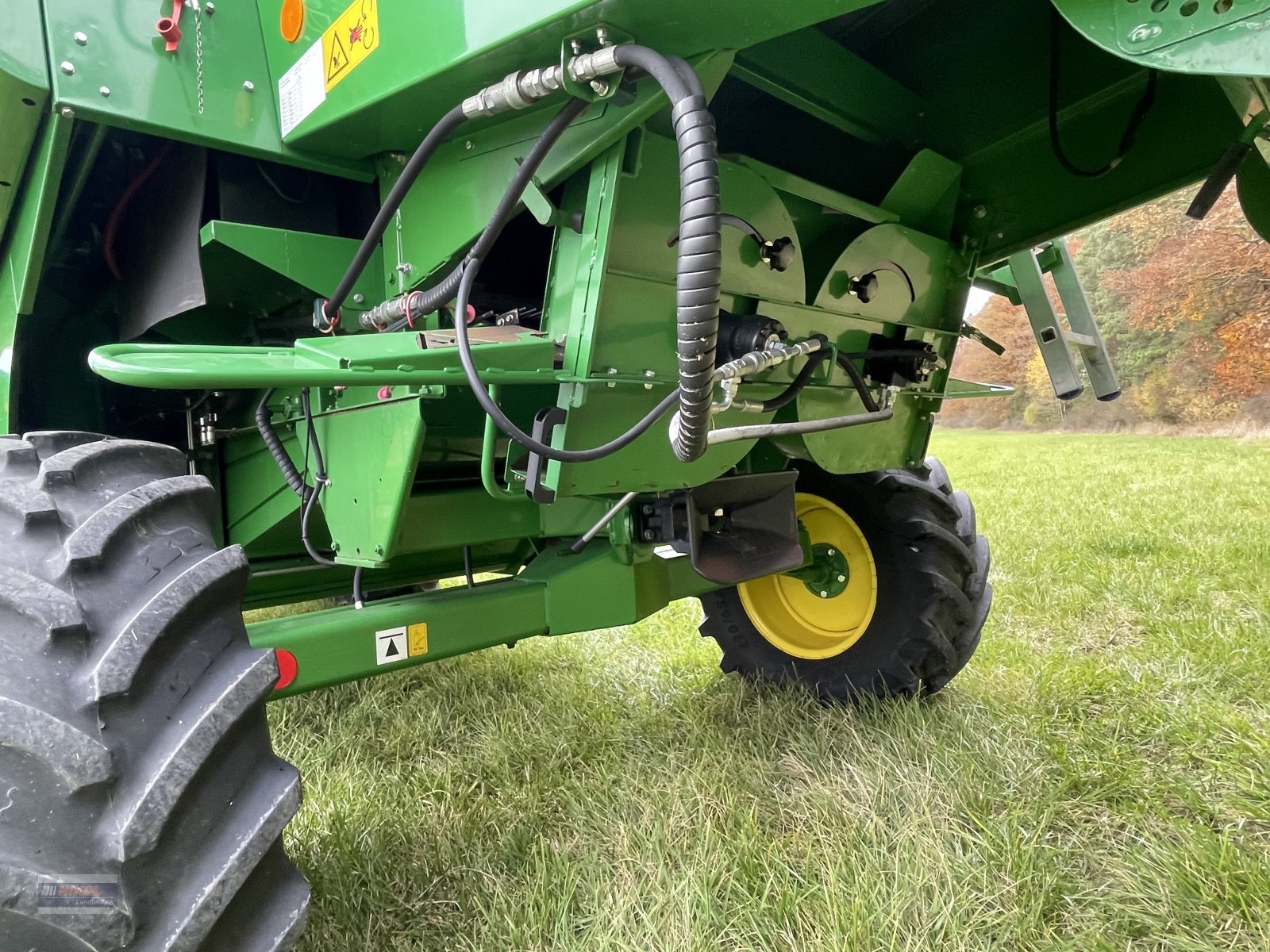 Mähdrescher van het type John Deere W330 - Außenbreite 2.99m, Gebrauchtmaschine in Lichtenfels (Foto 11)