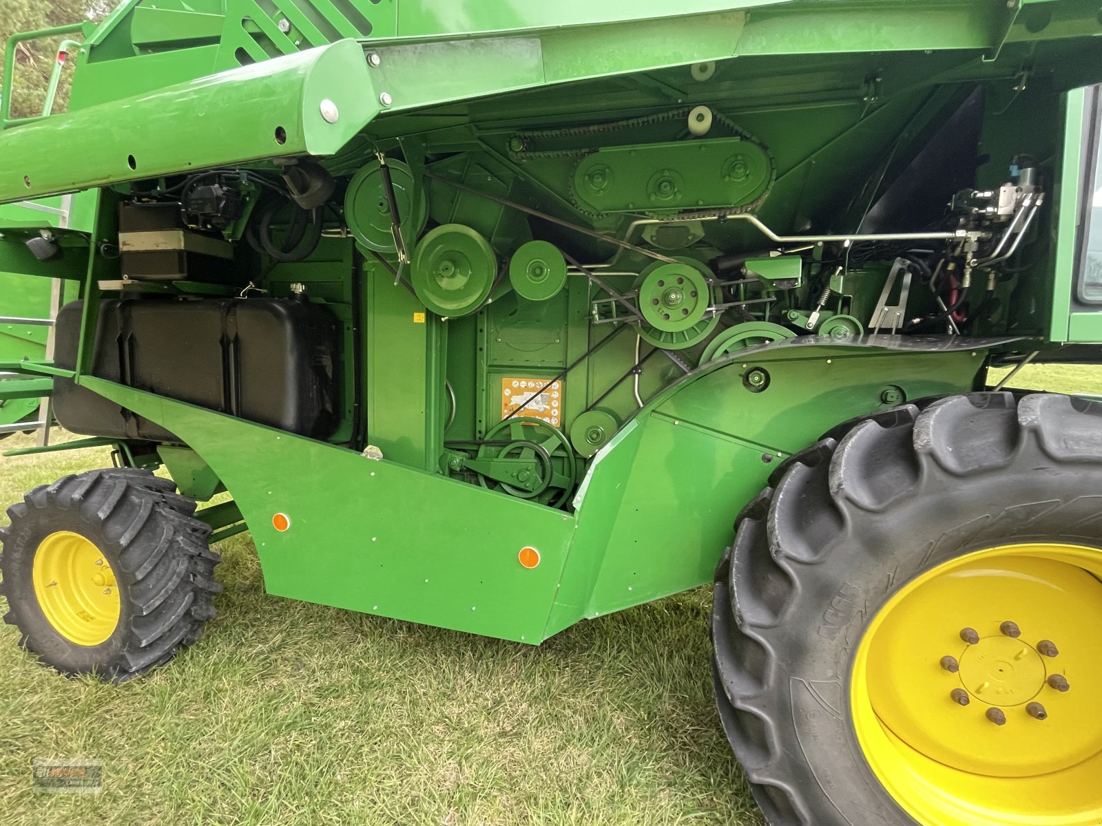 Mähdrescher van het type John Deere W330 - Außenbreite 2.99m, Gebrauchtmaschine in Lichtenfels (Foto 13)