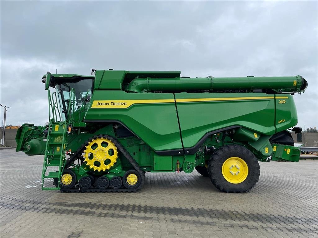 Mähdrescher tip John Deere X9 1100 INCL HD45X Draper Skærebord. SF 7000 GPS. Ring til Ulrik for mere info på 40255544. Jeg snakker Jysk, tysk og engelsk., Gebrauchtmaschine in Kolding (Poză 1)