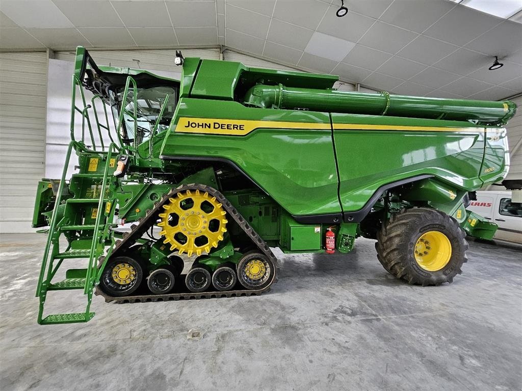 Mähdrescher Türe ait John Deere X9 1100 KUN 66 høst timer!!! Sammelign selv prisen med markedet!!! INCL. HDX45 Draper skærebord og bælter. Se komplet og fuld udstyrsliste her under., Gebrauchtmaschine içinde Kolding (resim 1)