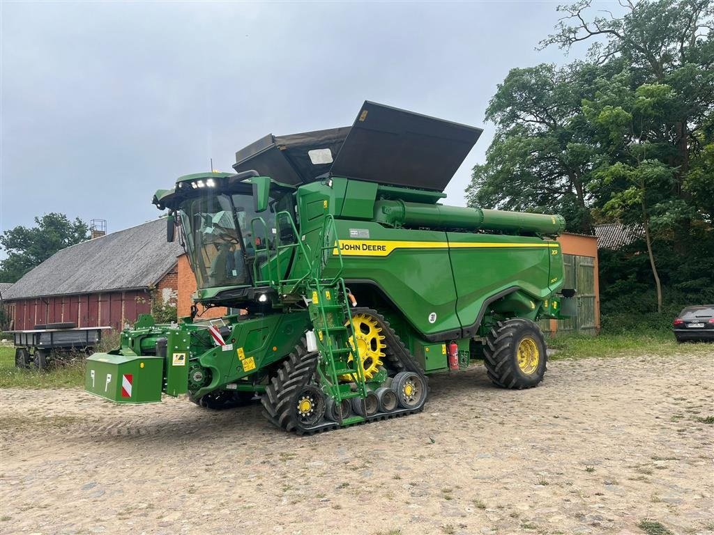 Mähdrescher tip John Deere X9 1100 Kun 69 Timer. Signature Edition. 4 x Ultimate pakker. GPS. RTK. StarFire. Ring til Ulrik på 0045-40255544. Jeg taler Jysk, tysk og engelsk., Gebrauchtmaschine in Kolding (Poză 1)