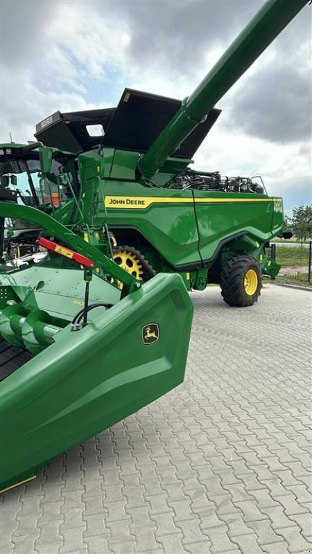 Mähdrescher del tipo John Deere X9 1100 Se hele udstyrslisten herunder. Ring til Ulrik på 40255544. Jeg snakker Jysk, tysk og engelsk., Gebrauchtmaschine en Kolding (Imagen 2)