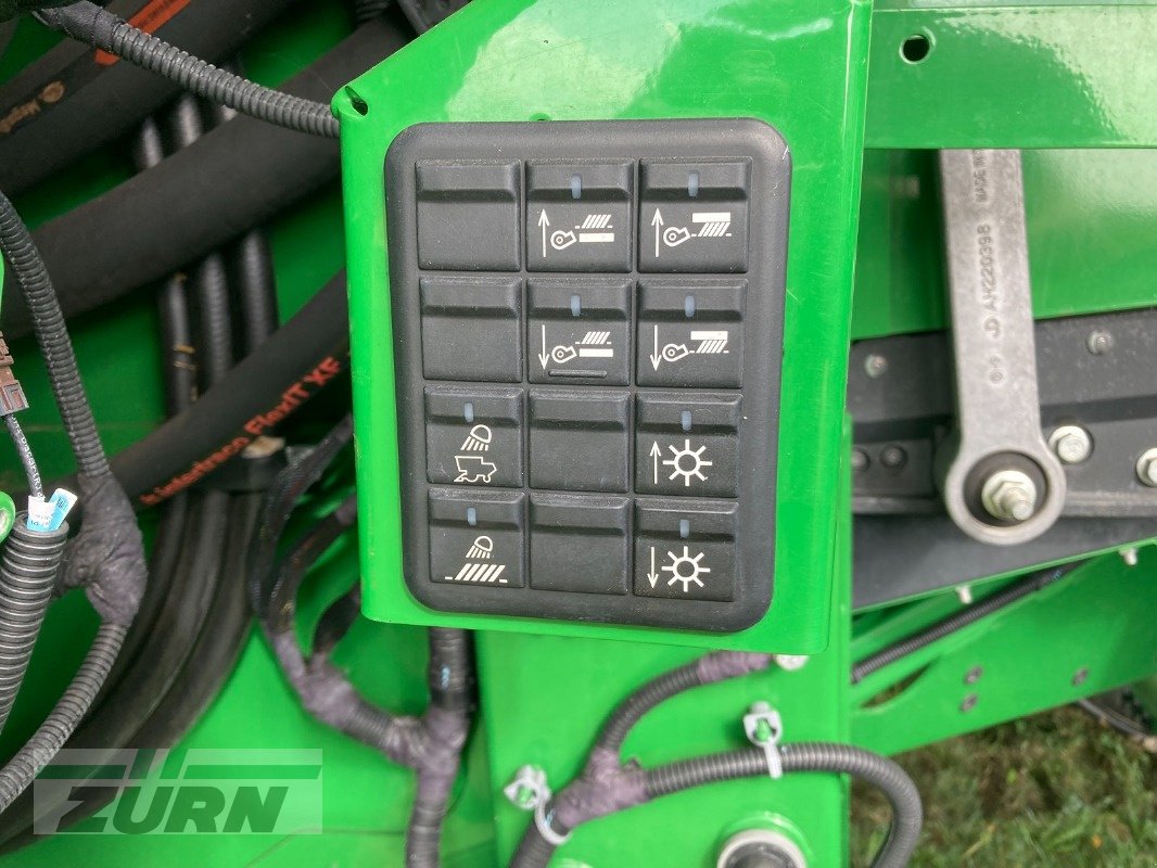 Mähdrescher des Typs John Deere X9 1100, Neumaschine in Giebelstadt-Euerhausen (Bild 17)