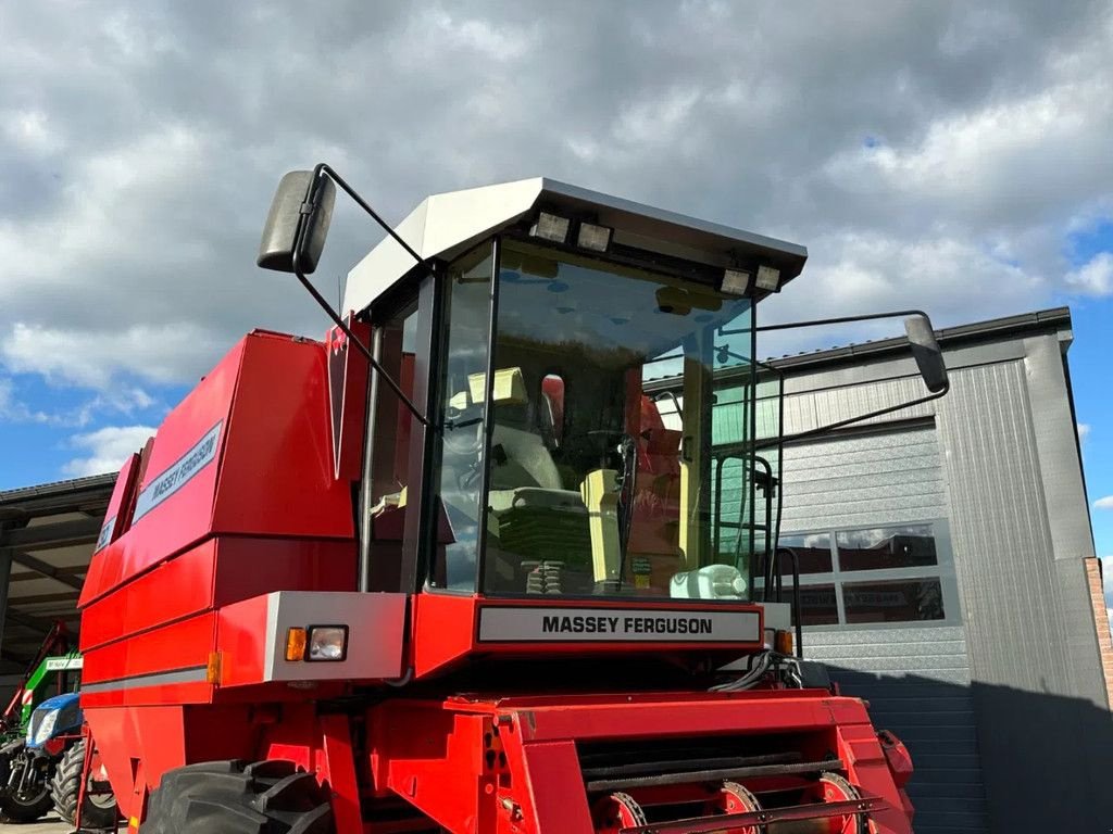 Mähdrescher des Typs Massey Ferguson 30, Gebrauchtmaschine in BENNEKOM (Bild 3)