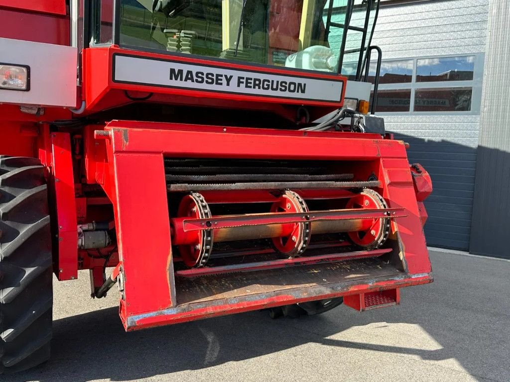 Mähdrescher des Typs Massey Ferguson 30, Gebrauchtmaschine in BENNEKOM (Bild 4)