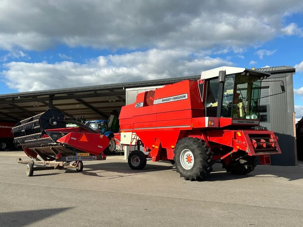 Mähdrescher типа Massey Ferguson 30, Gebrauchtmaschine в BENNEKOM (Фотография 1)