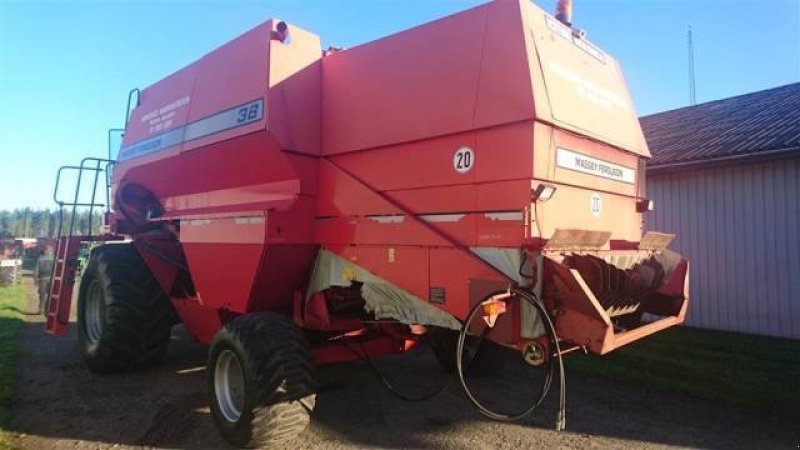 Mähdrescher van het type Massey Ferguson 38, Gebrauchtmaschine in Hemmet (Foto 3)