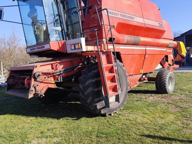 Mähdrescher van het type Massey Ferguson 38, Gebrauchtmaschine in Hamburg (Foto 1)