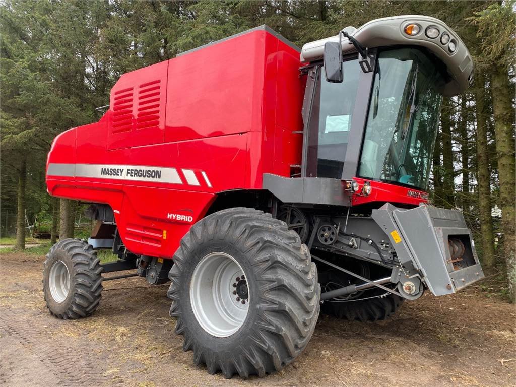 Mähdrescher van het type Massey Ferguson 5690, Gebrauchtmaschine in Hemmet (Foto 1)