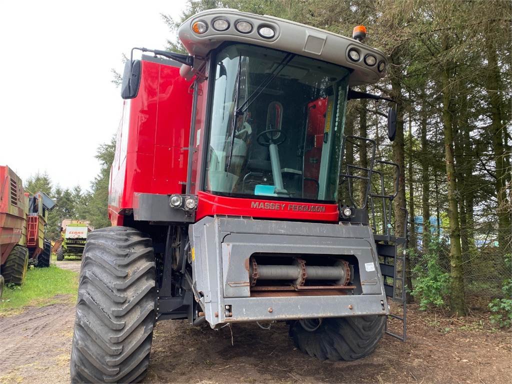 Mähdrescher of the type Massey Ferguson 5690, Gebrauchtmaschine in Hemmet (Picture 2)