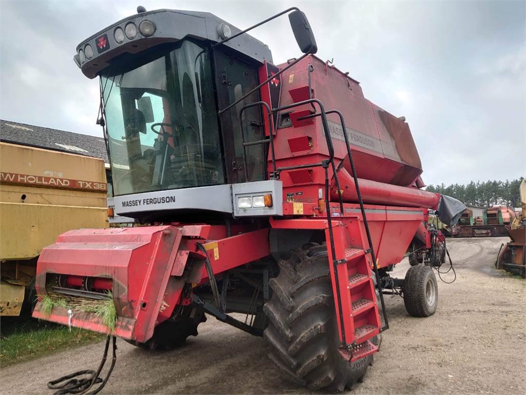 Mähdrescher van het type Massey Ferguson 7252, Gebrauchtmaschine in Hemmet (Foto 4)