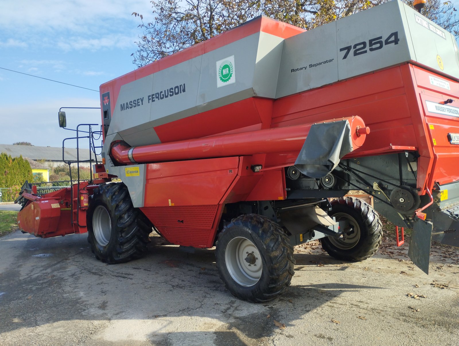 Mähdrescher del tipo Massey Ferguson 7254, Gebrauchtmaschine en Zemling (Imagen 2)