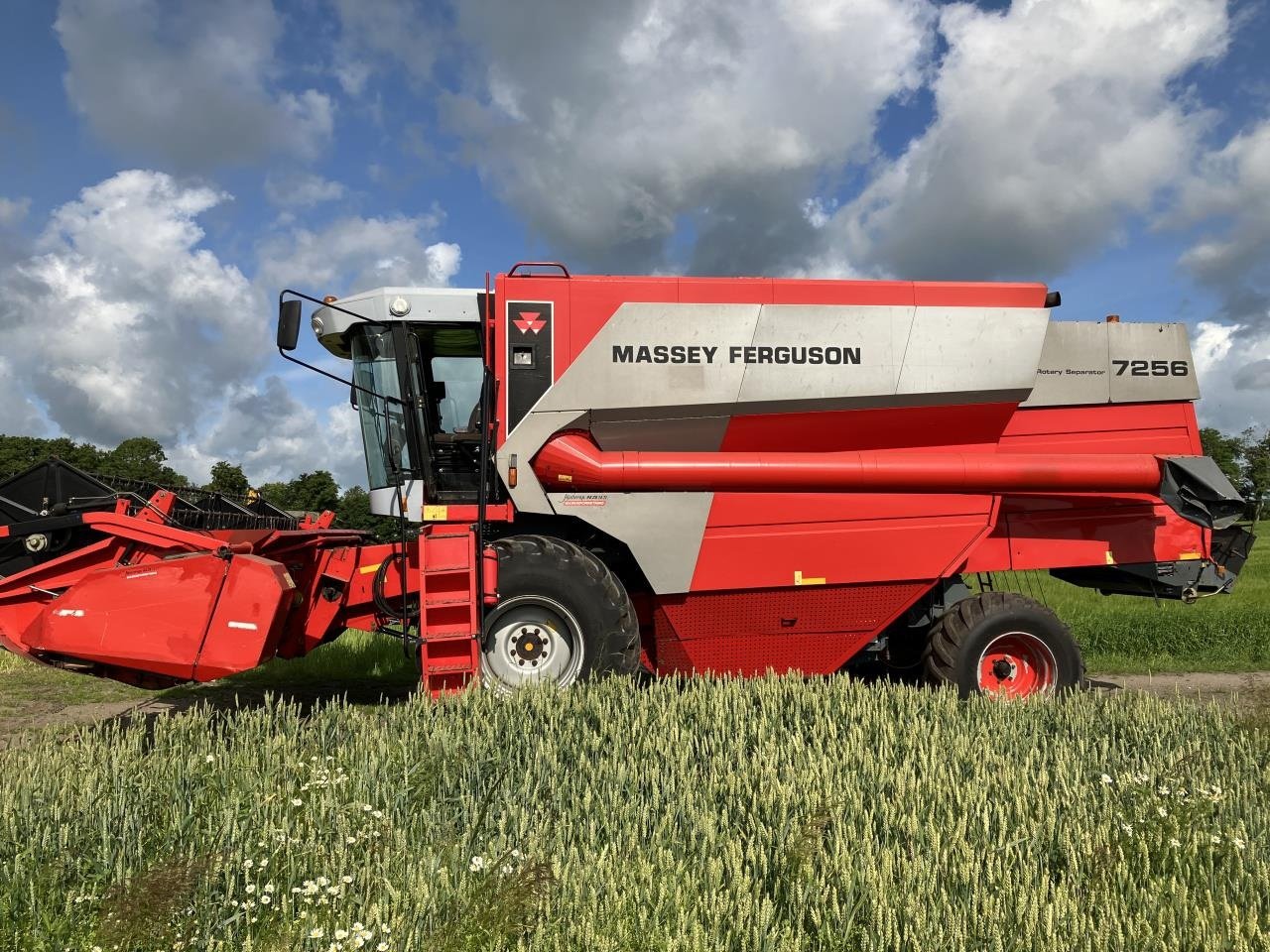 Mähdrescher des Typs Massey Ferguson 7256 MEJETÆRSKER, Gebrauchtmaschine in Brønderslev (Bild 5)