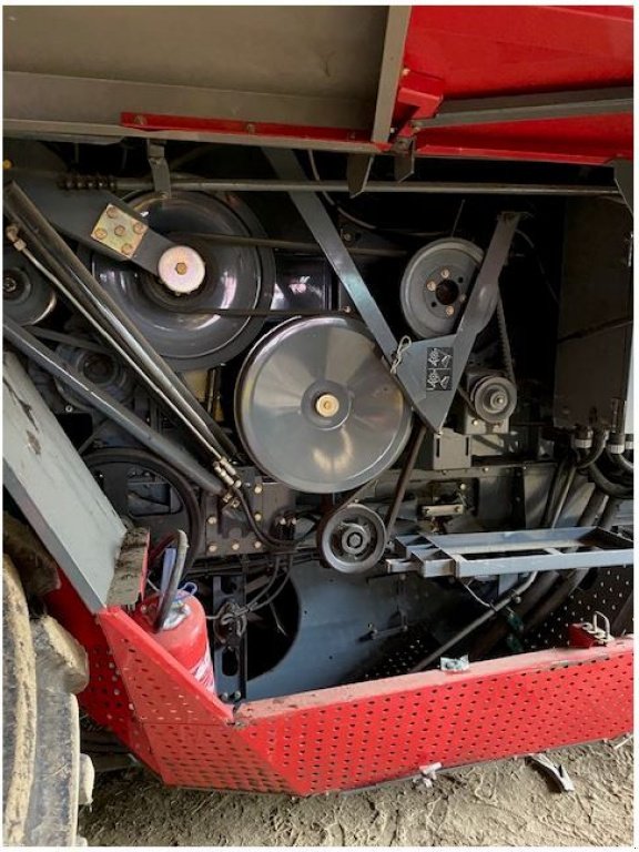 Mähdrescher van het type Massey Ferguson 7256, Gebrauchtmaschine in LOMBEZ (Foto 5)