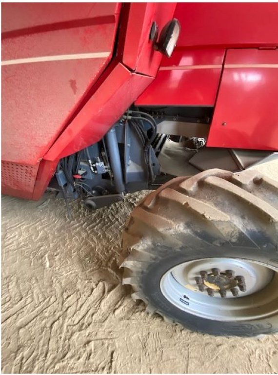 Mähdrescher des Typs Massey Ferguson 7256, Gebrauchtmaschine in LOMBEZ (Bild 3)