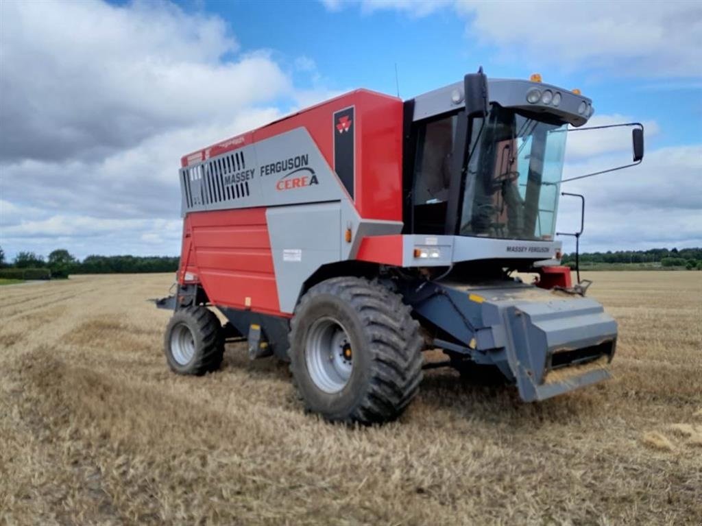 Mähdrescher des Typs Massey Ferguson 7272, Gebrauchtmaschine in Herning (Bild 1)