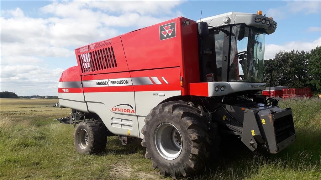 Mähdrescher van het type Massey Ferguson 7282 Centora  4 WD og 1050 hjul, Gebrauchtmaschine in Brædstrup (Foto 2)