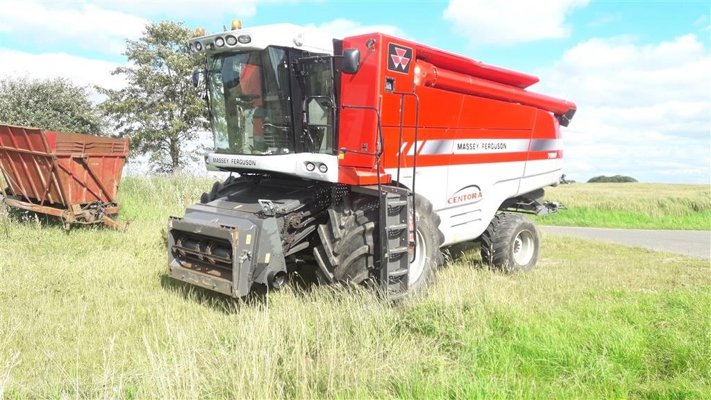 Mähdrescher van het type Massey Ferguson 7282 Centora  4 WD og 1050 hjul, Gebrauchtmaschine in Brædstrup (Foto 6)