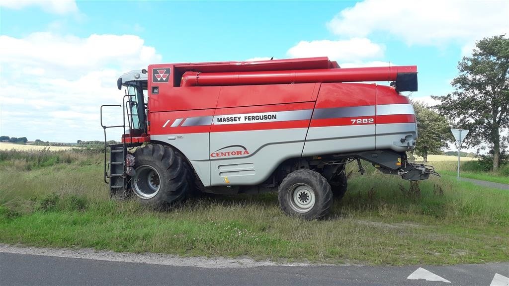 Mähdrescher от тип Massey Ferguson 7282 Centora  4 WD og 1050 hjul, Gebrauchtmaschine в Brædstrup (Снимка 1)