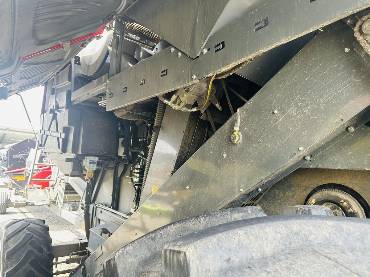 Mähdrescher van het type Massey Ferguson 7347S Activa MCS mit Schneidwerk, Gebrauchtmaschine in Hohenruppersdorf (Foto 17)