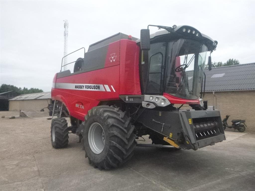 Mähdrescher van het type Massey Ferguson 7370 Beta SKYLINE, 22 fods POWER FLOW, Gebrauchtmaschine in Skive (Foto 4)