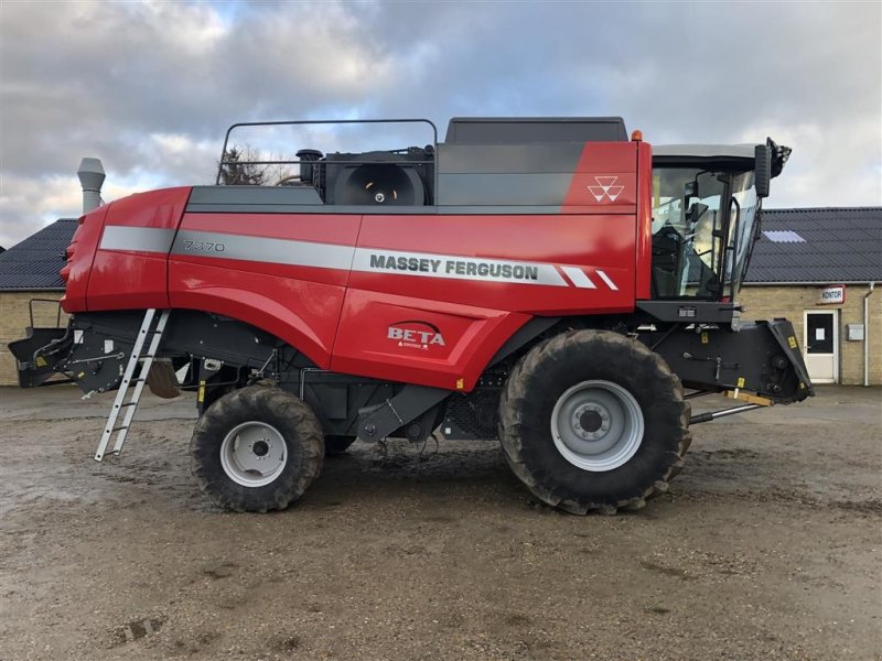 Mähdrescher van het type Massey Ferguson 7370 Beta, Gebrauchtmaschine in Skive (Foto 1)