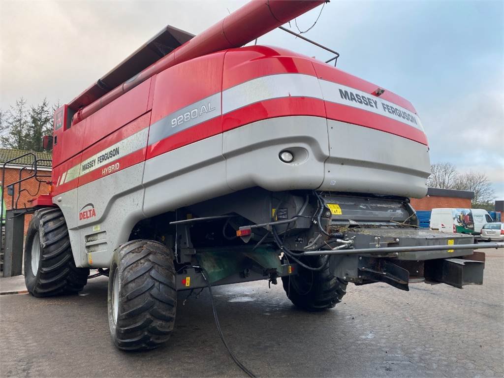 Mähdrescher van het type Massey Ferguson 9280, Gebrauchtmaschine in Hemmet (Foto 3)