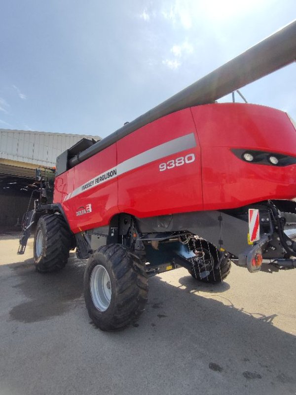 Mähdrescher van het type Massey Ferguson 9380 DELTA, Gebrauchtmaschine in FRESNAY LE COMTE (Foto 2)