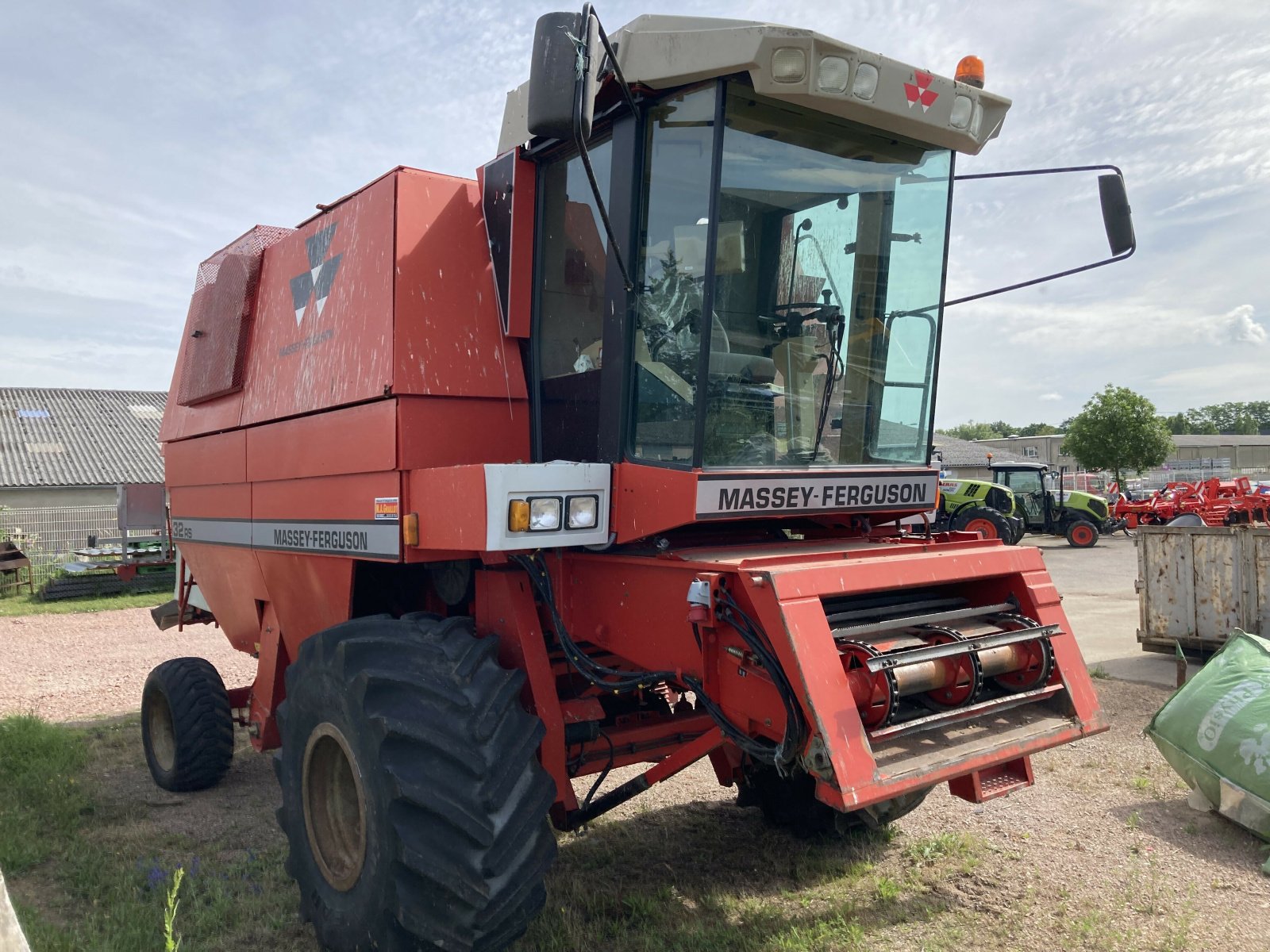 Mähdrescher typu Massey Ferguson MF 32 RS, Gebrauchtmaschine w AUTUN (Zdjęcie 2)