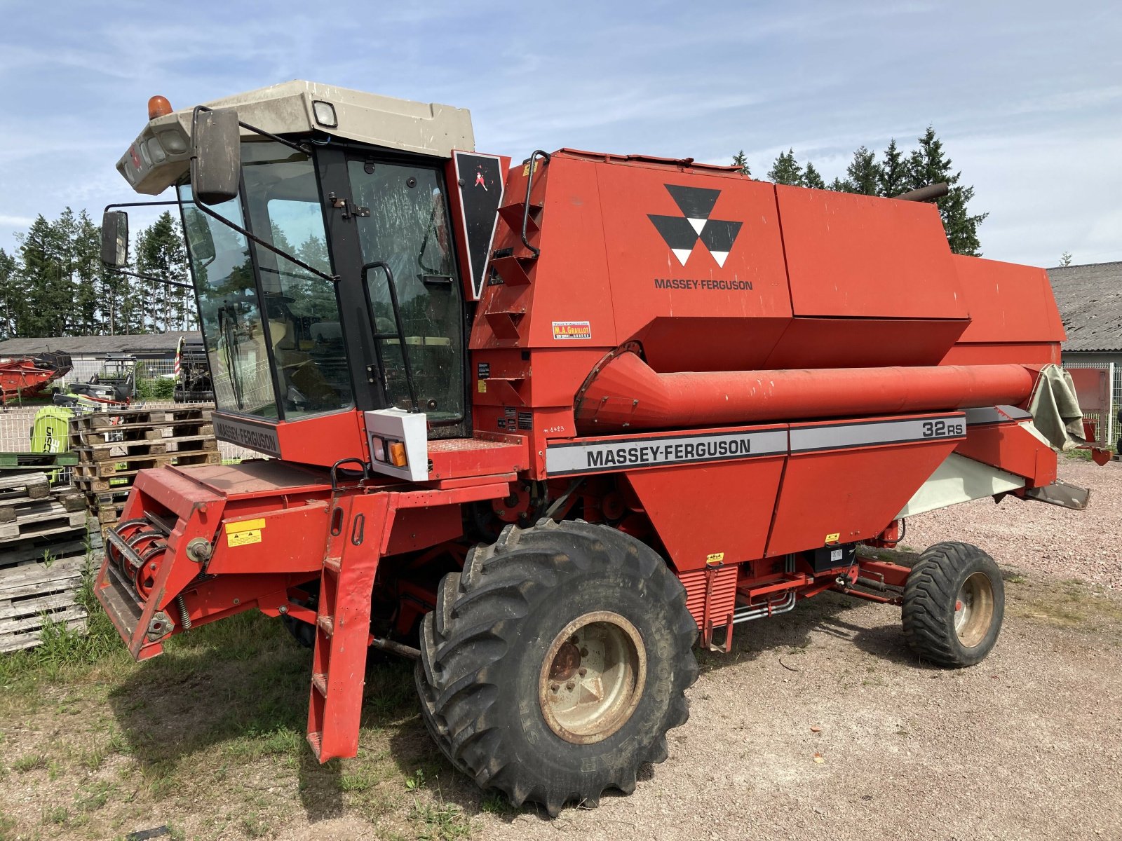 Mähdrescher tip Massey Ferguson MF 32 RS, Gebrauchtmaschine in AUTUN (Poză 1)