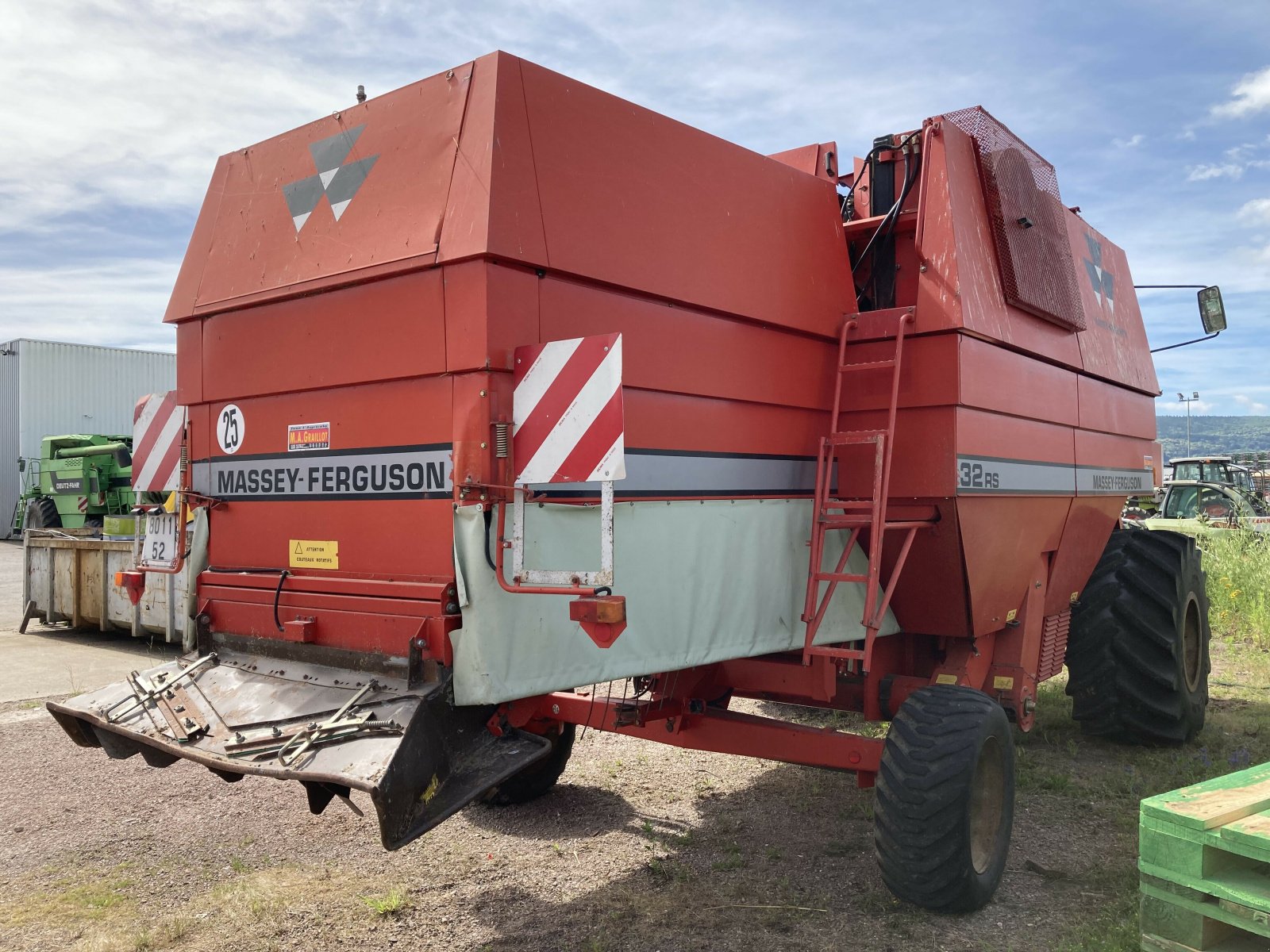 Mähdrescher del tipo Massey Ferguson MF 32 RS, Gebrauchtmaschine en AUTUN (Imagen 4)