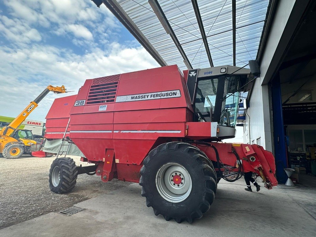 Mähdrescher des Typs Massey Ferguson MF 38 Allrad, Gebrauchtmaschine in Schutterzell (Bild 4)