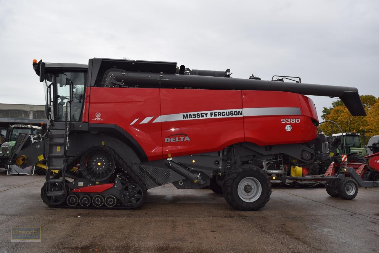 Mähdrescher van het type Massey Ferguson MF 9380 Delta Hybrid, Gebrauchtmaschine in Oyten (Foto 2)