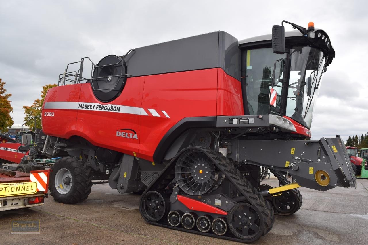 Mähdrescher типа Massey Ferguson MF 9380 Delta Hybrid, Gebrauchtmaschine в Oyten (Фотография 3)